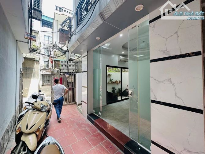 HOÀNG MAI_ NHÀ LÔ GÓC_42M2_5 TẦNG_3,5 MẶT TIỀN_GIÁ 6.9 TỶ .