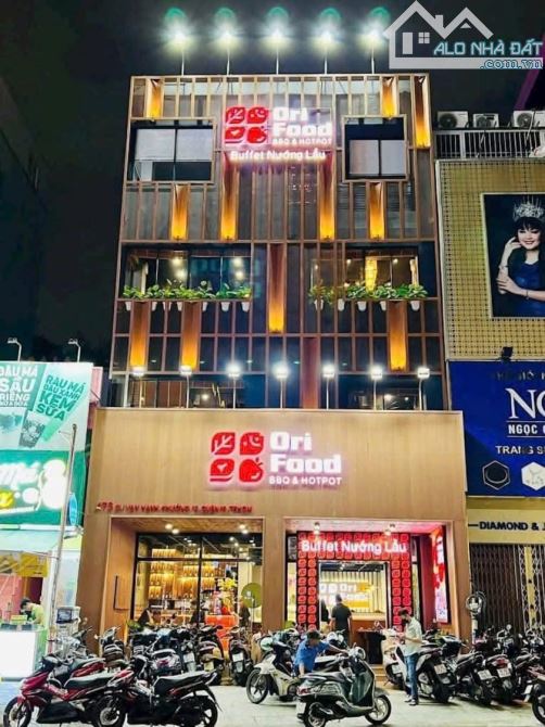 Cho thuê Tòa nhà MT 473 Sư Vạn Hạnh, P12, Q10 - DT 8x18m, trệt 3lầu - Giá RẺ 170tr