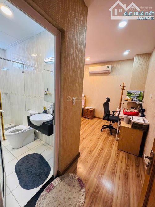 Còn một căn! Bán nhà đường Nguyễn Trãi F2 Q5 - DT 5x20m 3 tầng có HĐT 45tr/th giá 19 tỷ