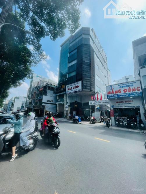 Bán nhà siêu vip 3 mặt tiền đường Nguyễn Gia Trí Quận Bình Thạnh DT 18x20m