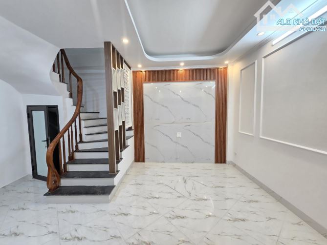 🌟Bán Nhà Đông Thiên, Cạnh Phố, Mới Đẹp, 30m², 5 Tầng, 6.9 tỷ