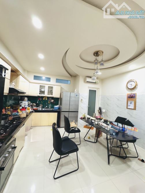Phạm Văn Đồng -P13- Bình Thạnh-4 tầng mới- 83m2(4.4x18)- hẽm ô tô