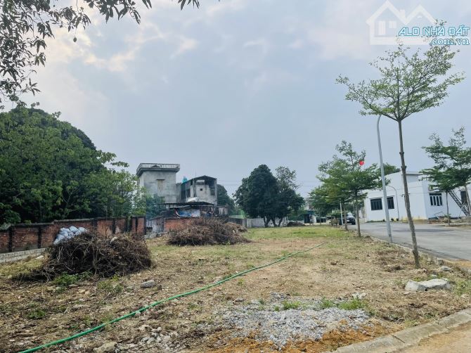 Bán Lô Góc 65m2 full thổ cư , gần QL 21 , xung quanh là khu hành chính công , giá chỉ 2x