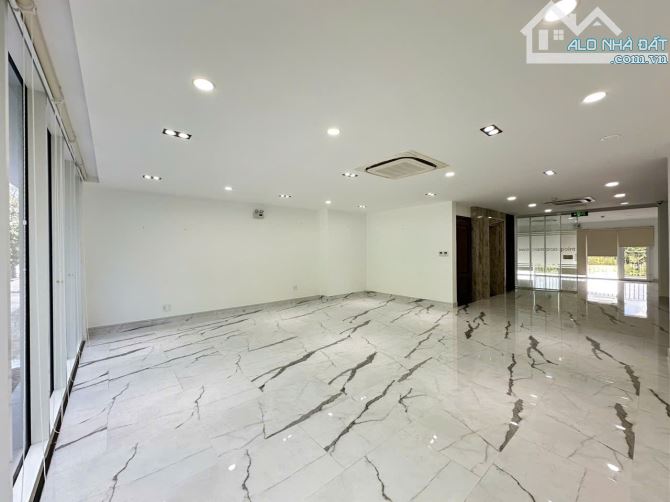 Cho thuê Shophouse Nguyễn Cơ Thạch – 4,5 tầng, nhà đẹp vị trí đắc địa