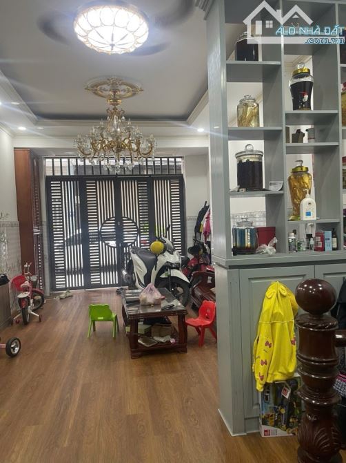 BÁN NHÀ BHH BÌNH TÂN -SÁT HƯƠNG LỘ 3 -GẦN TKTQ -HXT6MTHÔNG -40M² -4LẦUBTCT -GIÁ 5.35TỶ TL.