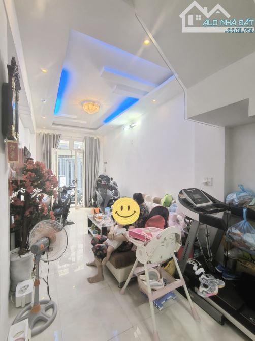 KHU VIP HUỲNH VĂN BÁNH, SÁT MẶT TIỀN 48M2, 4 TẦNG BTCT, 4PN KHÉP KÍN, NHỈNH 7 TỶ,