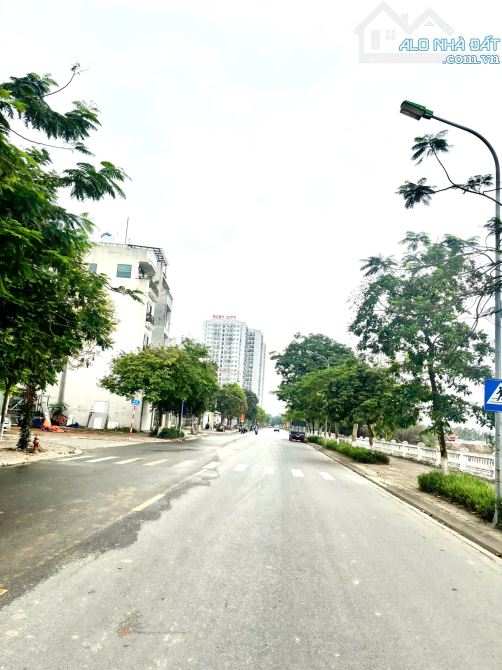 Bán mảnh đất MẶT PHỐ PHÚC LỢI Long Biên - 225m mặt tiền 9,6m - chỉ 33.5 tỷ