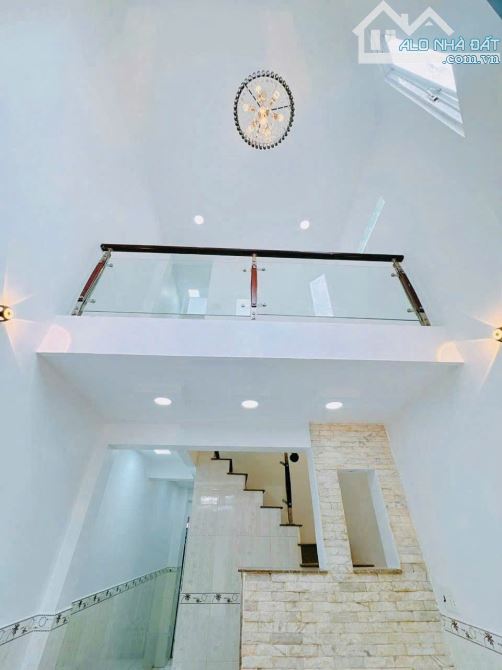 ‼️ Đường Bến Vân Đồn cực xịn ở Quận 4 , kế bên Quận 1 , mà hẻm trước nhà rộng 4 mét nữa ‼️