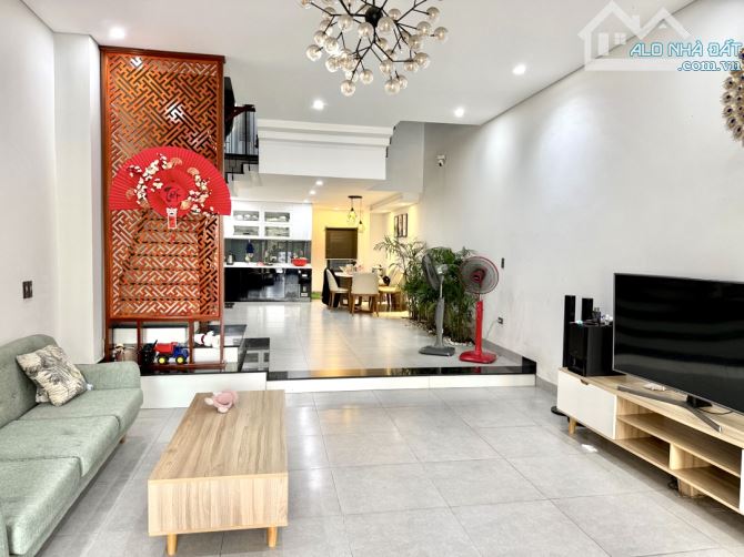 SIÊU PHẨM 4 TẦNG MẶT TIỀN BÀU GIA THƯỢNG- CHỦ ĐỂ FULL NỘI THẤT XỊN- MUA VỀ Ở NGAY
