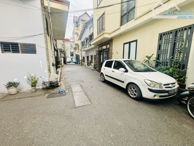 Bán Nhà Dân Xây Nguyễn Văn Cừ 6 Tầng - Thang Máy - Ô Tô Đỗ Ngay Sát - 3 Thoáng