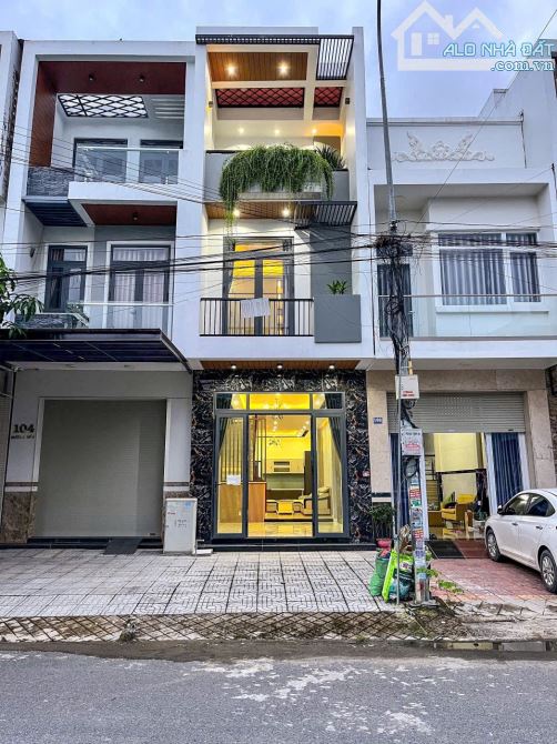 BÁN NHÀ 2 LẦU MỚI XÂY FULL NỘI THẤT ĐƯỜNG SỐ 3 , CÁCH TRƯỜNG ĐẠI HỌC Y DƯỢC 200m