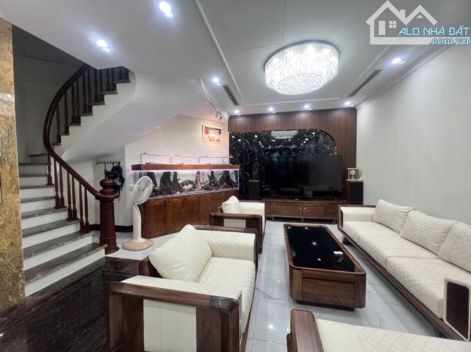ĐẲNG CẤP NHÀ VƯỜN, NỘI THẤT TIỀN TỶ, Ô TÔ TRÁNH QUAY ĐẦU, 121M2X5T, THANG MÁY, 23 TỶ