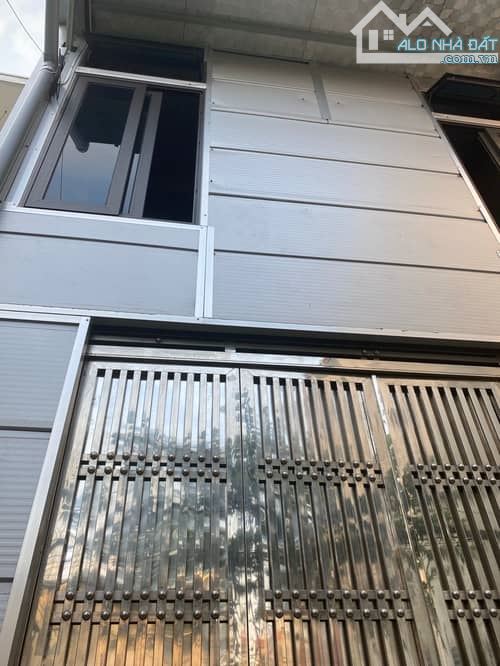 Bán nhà 2T phố Chu Huy Mân, 50m2, mặt tiền 4m, sát ô tô- chỉ 6,4 tỷ.