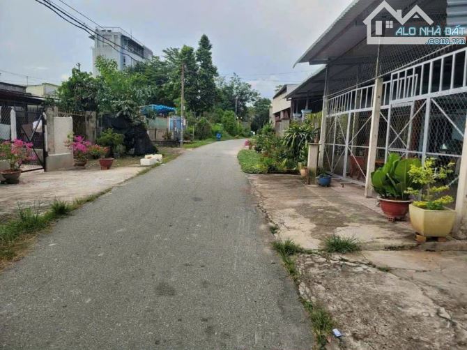 Bán đất ở Lê Minh Nhựt, Tân Thông Hội. Giá 750 triệu, 448m2