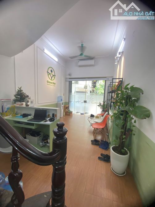 Cho thuê nhà nguyên căn ngõ 125 Trung Kính. DT 45m2, 4 tầng. Giá 23 triệu (tháng)