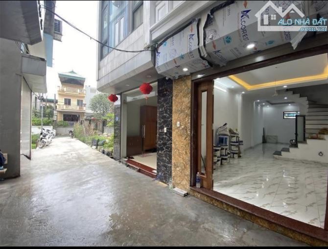NHÀ DÂN XÂY 5 TẦNG  , SÁT QL32 , OTO ĐỖ CỔNG , ĐỐI DIỆN KDT ĐÔNG DƯƠNG