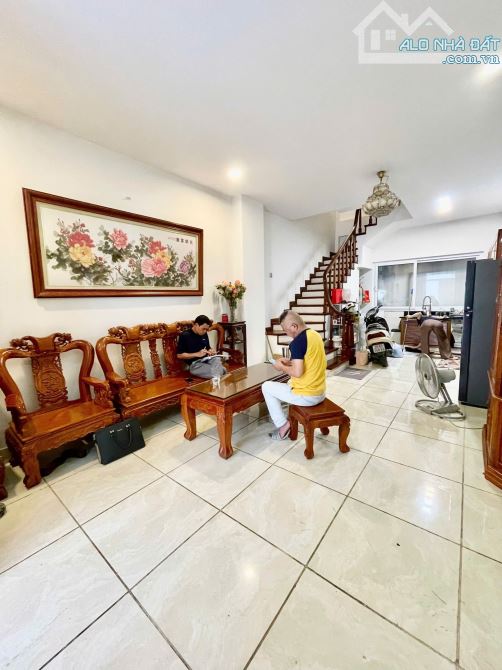 BÁN NHÀ PHỐ CẦU GIẤY 72M2 GIÁ 12.8 TỶ, DÂN XÂY THIẾT KẾ 4 TẦNG NGÕ 3 GAC, 50M RA MẶT PHỐ