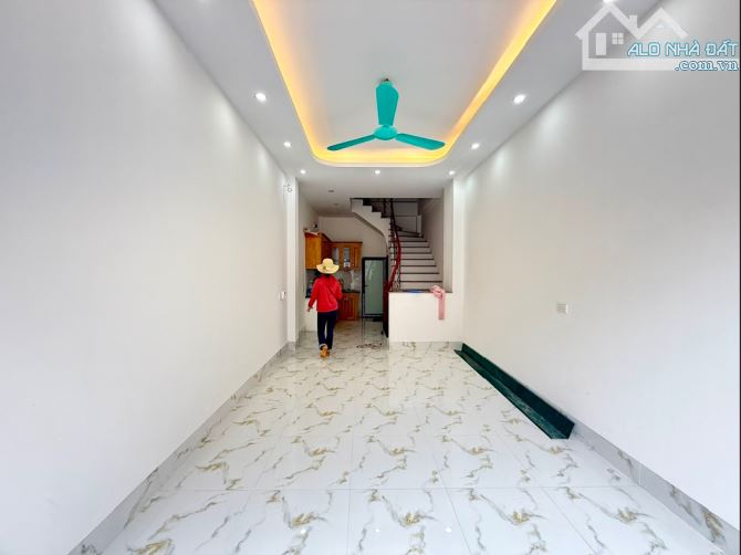 Bán nhà 5 tầng đẹp thơm mùi sơn