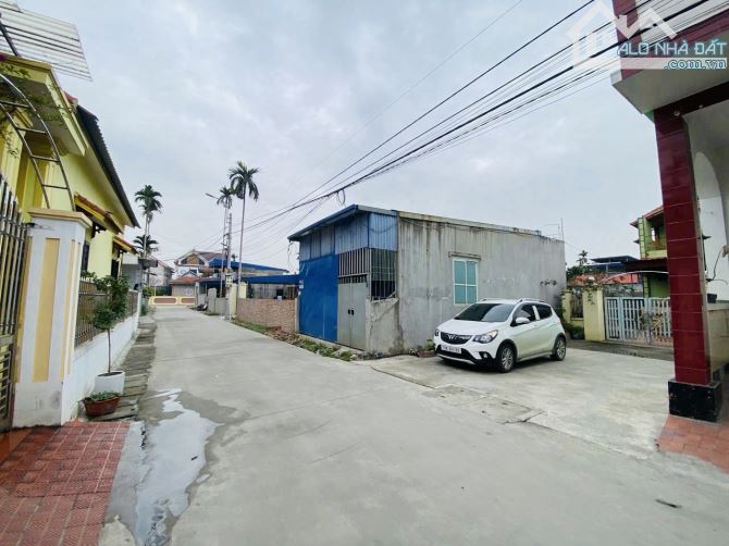 Siêu phẩm lô góc trục liên thôn Lâm Động sẵn bìa ô tô ra vào giá 1,7x tỷ