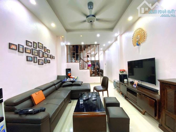 Nhà siêu rẻ! Bán nhà ngõ 175 Lạc Long Quân - 2 thoáng - 10M ra ôtô đỗ - 51m2 X MT 3.6M