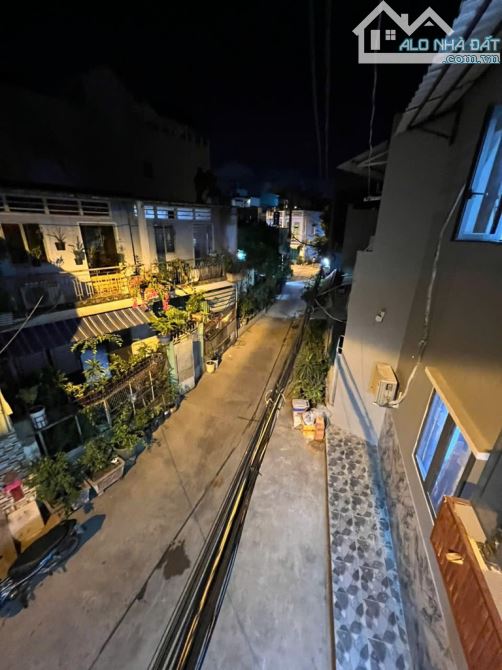 Bán nhà đường Tỉnh Lộ 10, ngay cạnh Tên Lửa, 2 tầng, 4 tỷ hơn TL