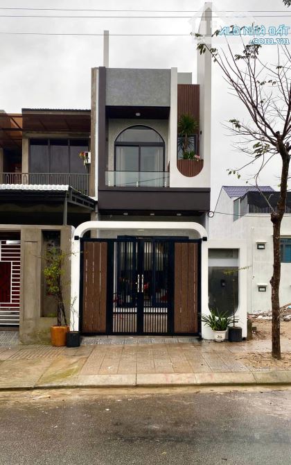 Bán nhà 2,5 tầng đẹp Full nội thất, mặt tiền KQH Bàu Vá, phường Trường An, TP Huế