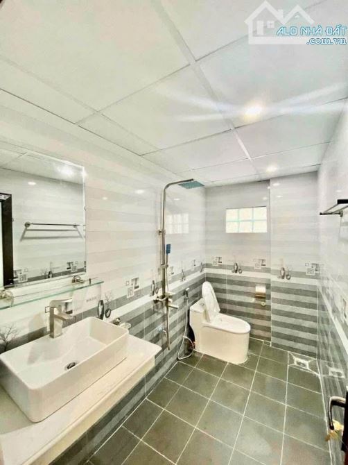 BÁN NHÀ HOÀNG QUỐC VIỆT, 38M 5 TẦNG, GẦN PHỐ GIÁ CHỈ 6,3 TỶ.