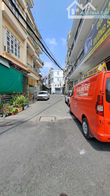 Gấp Bán Nhà 3 Lầu Hẻm Xe Hơi TCH03 Q12 Giá chào 4.65 tỷ thương lượng