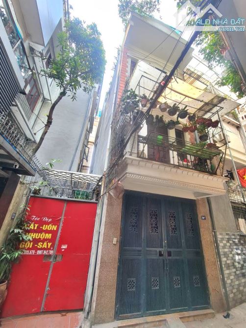 Nhà đẹp lô góc, dân xây, ngõ thông và rộng, gần phố, DT 45m2 , giá bán 11.3 tỷ