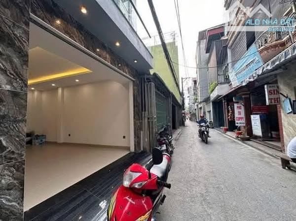 Bán nhà đẹp phố Chu Huy Mân – Long Biên, 2 mặt thoáng, thang máy, gara ô tô, có thể ở ho