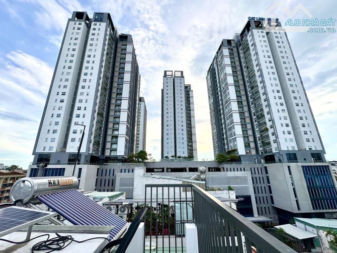 Siêu phẩm 8 tầng ngay hẻm VIP 666 đường 3/2. Hầm. Sân thương. Thang máy. 8PN rộng. Giá TL