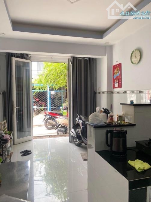 28m2, 3 tầng đúc, Nơ Trang Long, P13, chỉ nhỉnh 3T còn TL