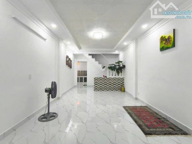 📢 GẦN VÒNG XOAY PHẠM VĂN ĐỒNG - NGUYỄN THÁI SƠN - 56 M2 - NỞ HẬU - NHỈNH 5🌹