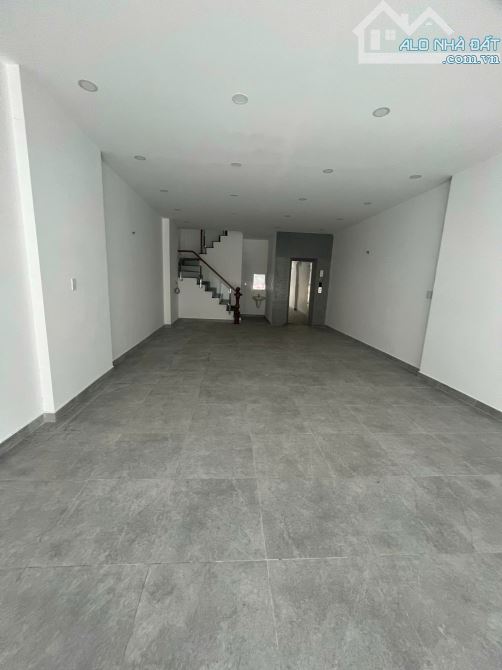 Nhà cho thuê mặt tiền đường An dương vương 5x18m 5L có thang máy