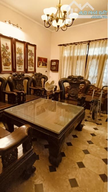Bán biệt thự sân vườn Đội Cấn, 150m2, xây 4 tầng, MT 7m, gần phố. 26 tỷ