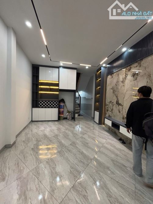 Bán nhà 35m2, 5 tầng, Giải Phóng, Hoàng Mai, ngõ thẳng, gần phố