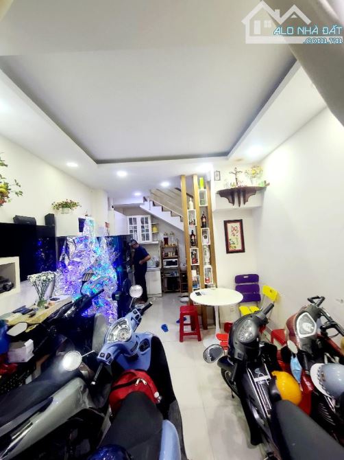 Bán nhà Núi Thành, gần Trường Chinh, Tân Bình, full nội thất, 3.5x7 - 4 tầng, chỉ hơn 3 tỷ