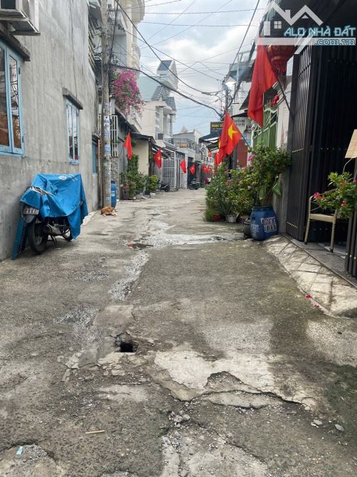 Bán nhà hẻm xe hơi thông gần chợ Hiệp Thành . 5x20m. Nhà mới . Giá 5,3 tỷ tl  .
