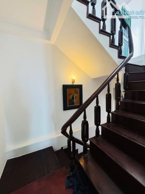 Bán nhà Lạc Long Quân,DT 60m x 5 tầng, mặt tiền 6m,lô góc 2 mặt thoáng,