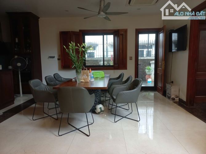 Bán biệt thự 250m2 5 tầng khu đô thị Phùng Khoang, Tố Hữu, vị trí đẹp, giá tốt
