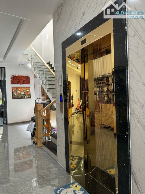 BÁN NHÀ 5 TẦNG NGANG 5,5M CÓ THANG MÁY TRUNG TÂM PHỐ BIỂN NHA TRANG GẦN CHỢ XÓM MỚI