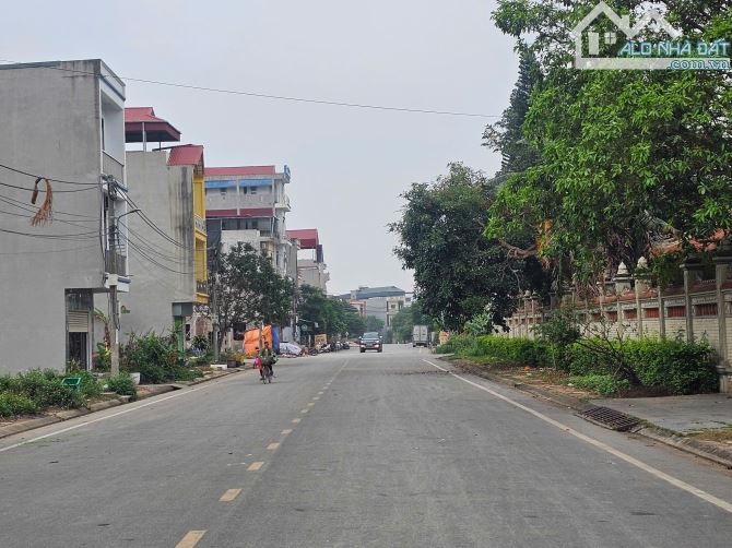 Bán lô góc thái bảo phường nam sơn TPBN 180m2 mặt 10m đông nam giá 6,7 tỷ