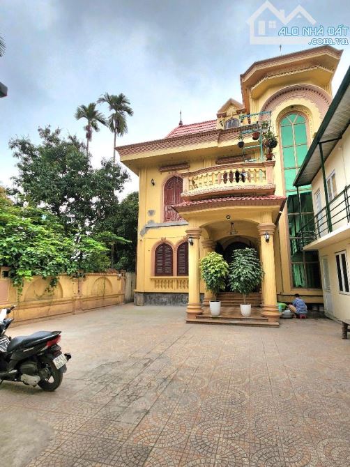 Biệt Thự Cổ 3 Tầng Lô Góc Mặt Phố Văn Tiến Dũng Diện Tích 354m2 Mặt Tiền 15m Giá 90 Tỷ