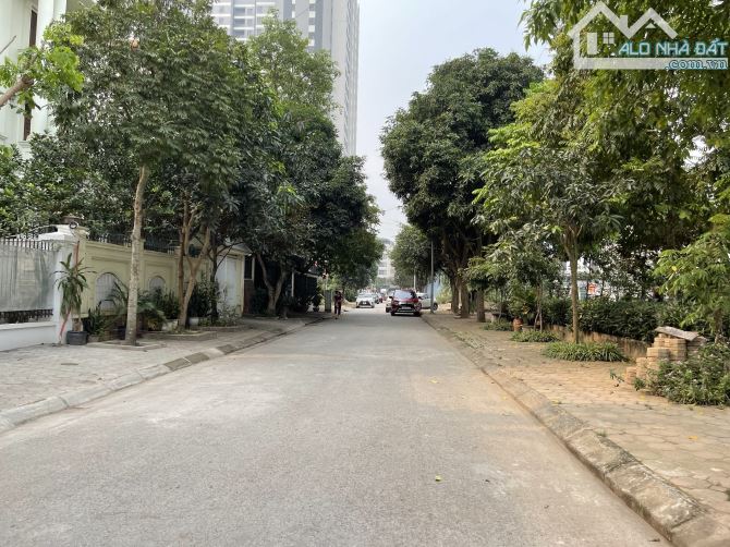 Cần bán gấp lô đất 123.5m2 tại khu đấu giá 31ha, Trâu Quỳ, khổ đất vuông vắn không lỗi.