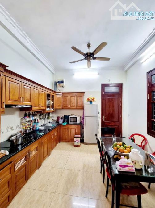 Bán nhà 80m2 4 tầng, Hoàng Quốc Việt, Cầu Giấy, ngõ ôtô, ở yên tĩnh, 19.6 tỷ