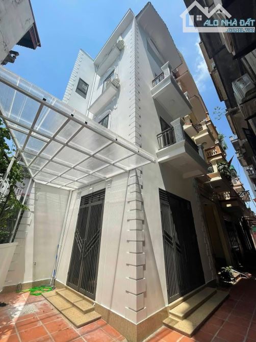 Bán nhà ngõ 358 Bùi Xương Trach, ô tô vào nhà, mặt tiền hơn 7m, biệt thự ven hồ