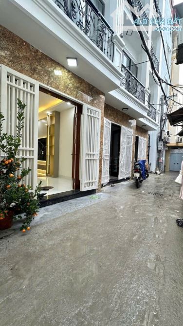 BÁN NHÀ NGUYỄN CHÍNH -36M2, 5 TẦNG, 4 NGỦ, PHÒNG NÀO CŨNG THOÁNG SÁNG, NỞ HẬU