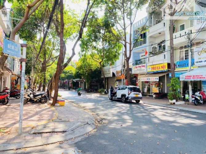 Bán nhà mặt tiền kinh doanh sầm uất đường Hoàng Văn Thụ, P.7, Vũng Tàu. Vỉa hè rộng