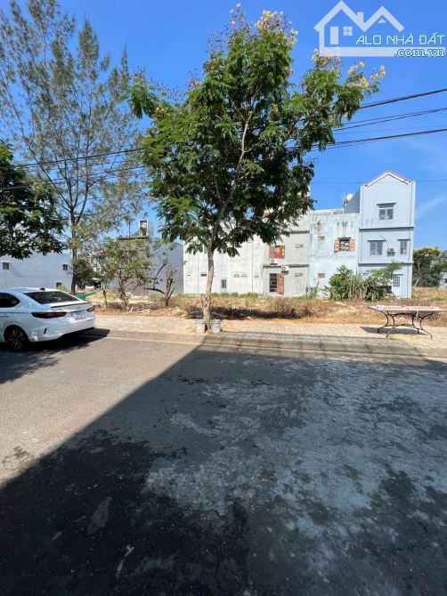 Bán Đất Đẹp - Giá Tốt Gần Biển Đà Nẵng -  Chỉ 300m Ra Biển – Tiềm Năng Tăng Giá Cực Cao!