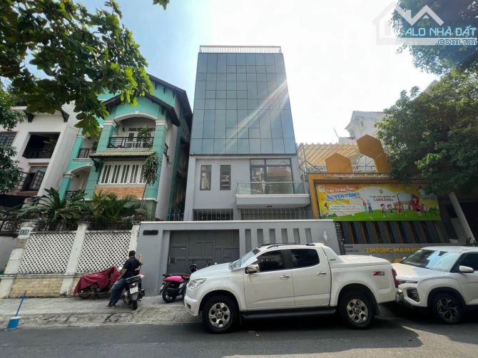 KẸT TIỀN BÁN GẤP GÍA RẺ SO VỚI KHU VỰC - BIỆT THỰ MT HOA LAN, PHÚ NHUẬN - HẦM 5 LẦU CHỈ 45